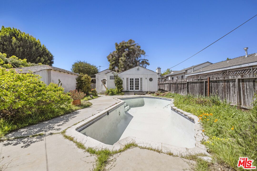 3640 S Barrington Ave