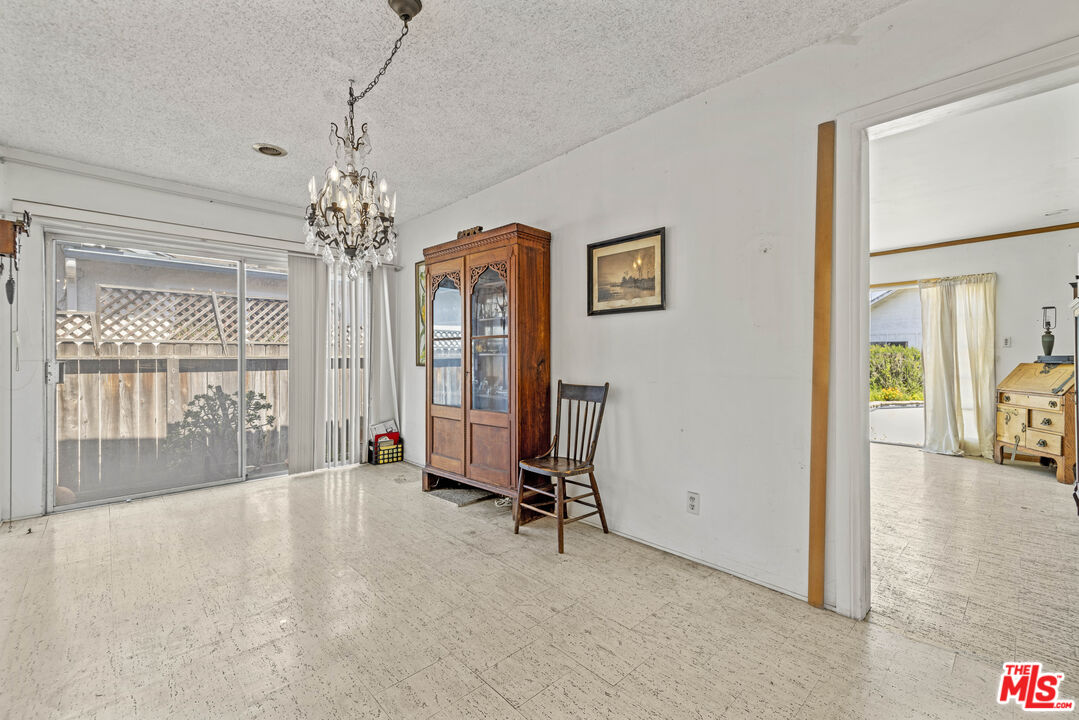 3640 S Barrington Ave