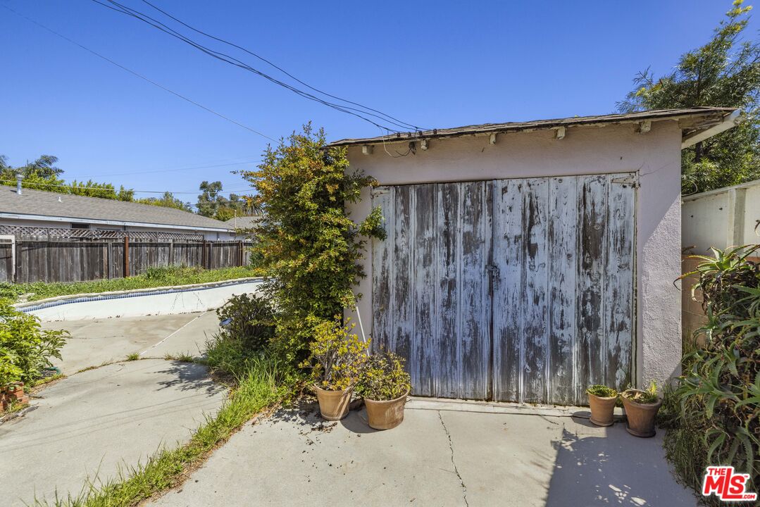 3640 S Barrington Ave