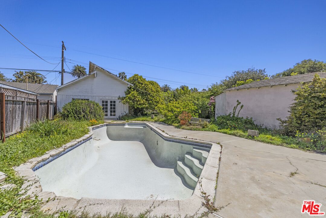 3640 S Barrington Ave