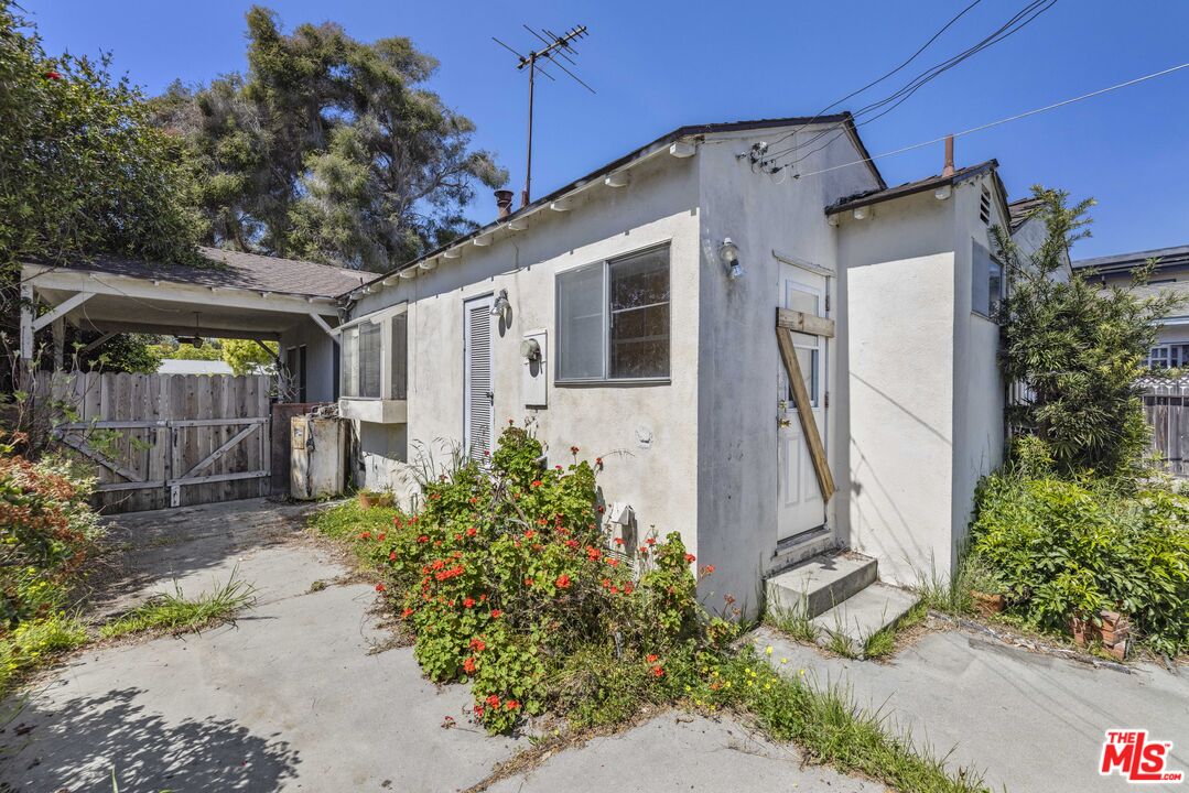 3640 S Barrington Ave