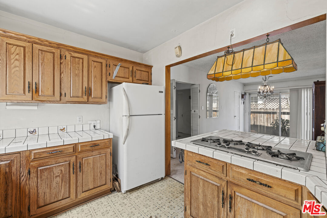 3640 S Barrington Ave