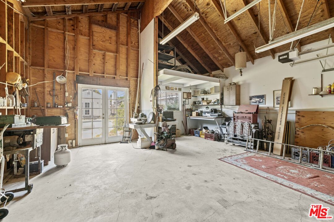 3640 S Barrington Ave