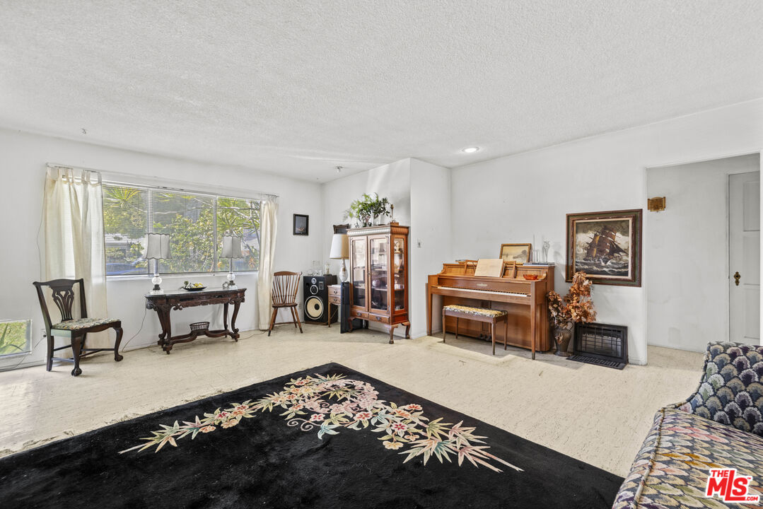 3640 S Barrington Ave