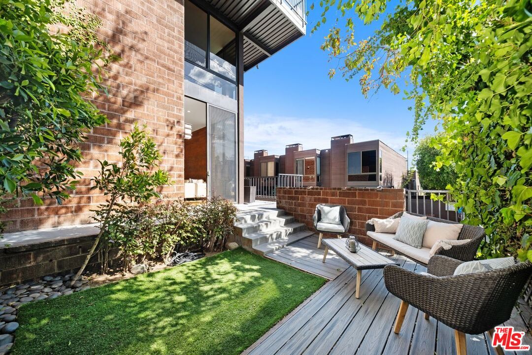 1033 Carol Dr Unit: 101