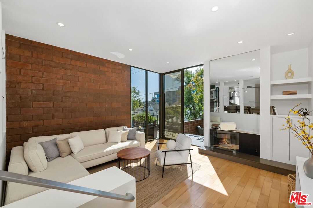 1033 Carol Dr Unit: 101