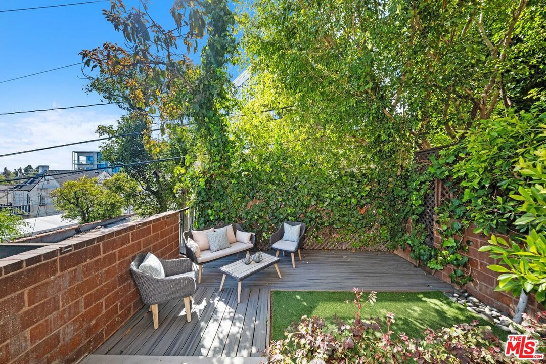 1033 Carol Dr Unit: 101