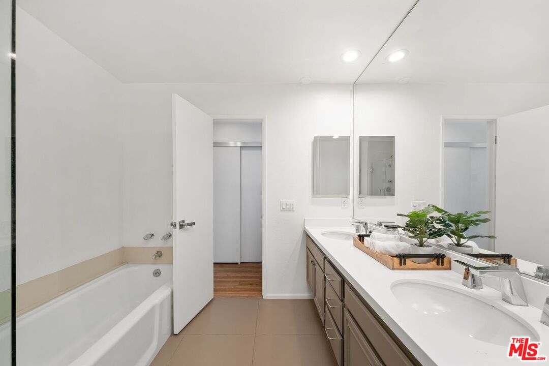 1033 Carol Dr Unit: 101