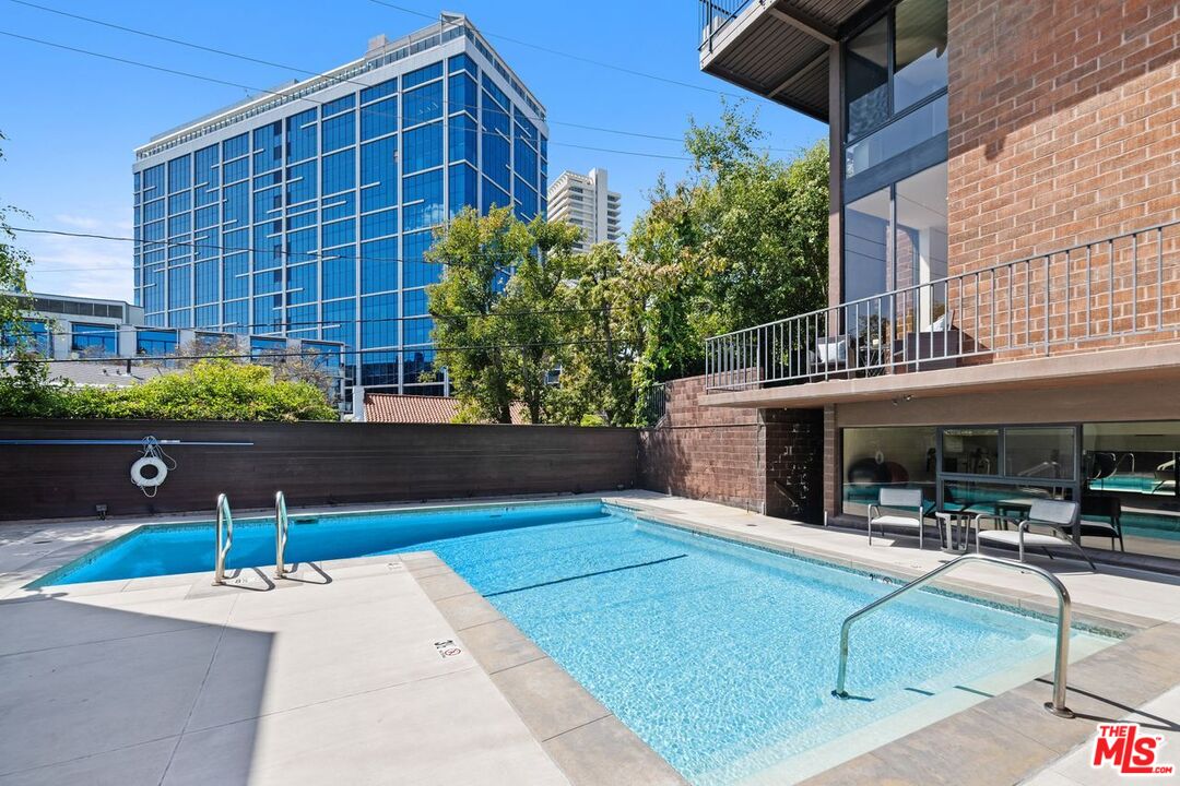 1033 Carol Dr Unit: 101