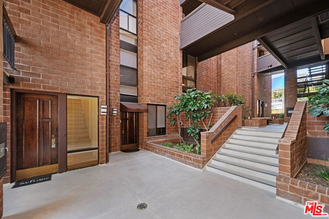 1033 Carol Dr Unit: 101