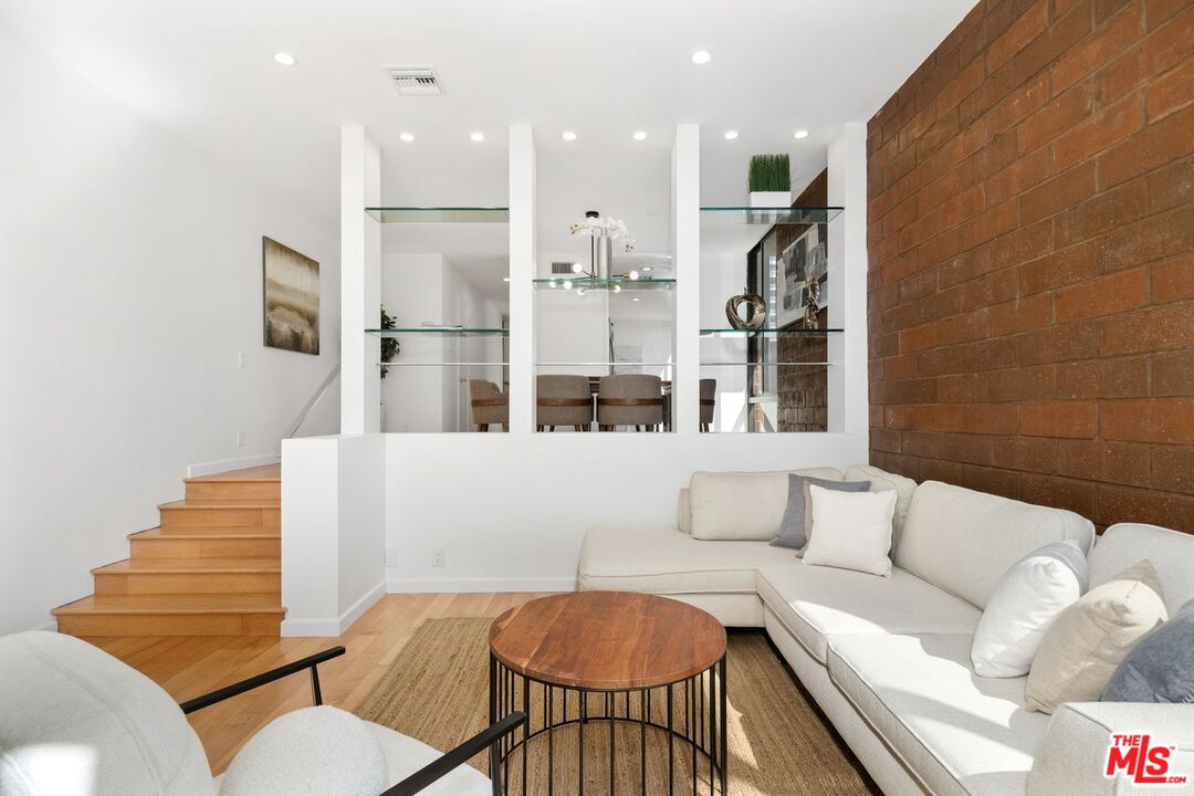 1033 Carol Dr Unit: 101