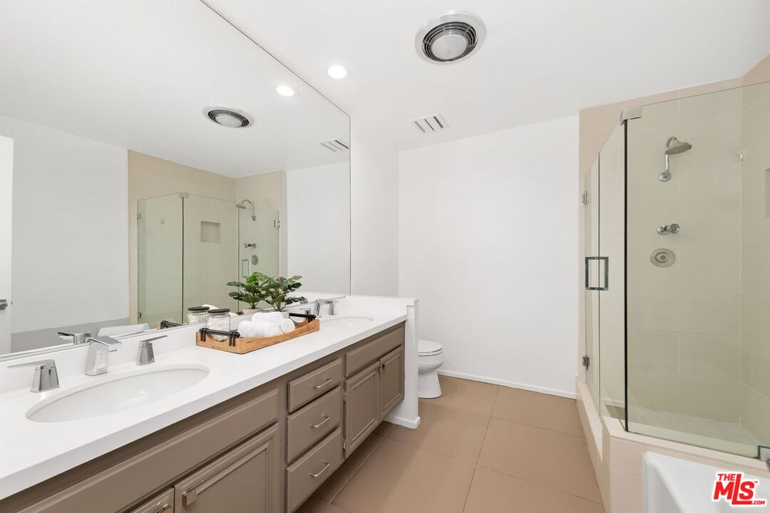 1033 Carol Dr Unit: 101