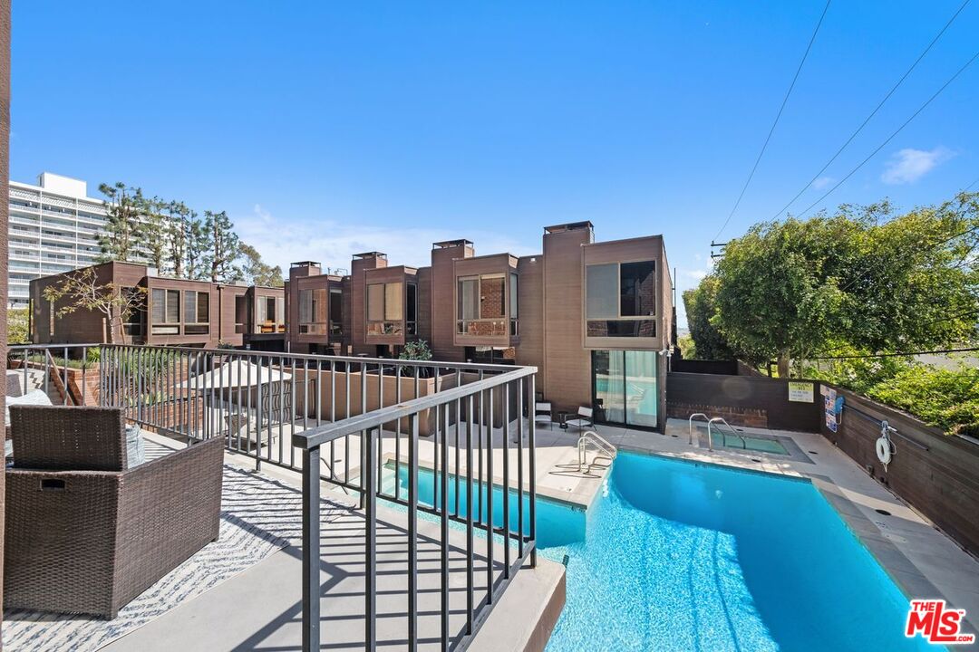 1033 Carol Dr Unit: 101