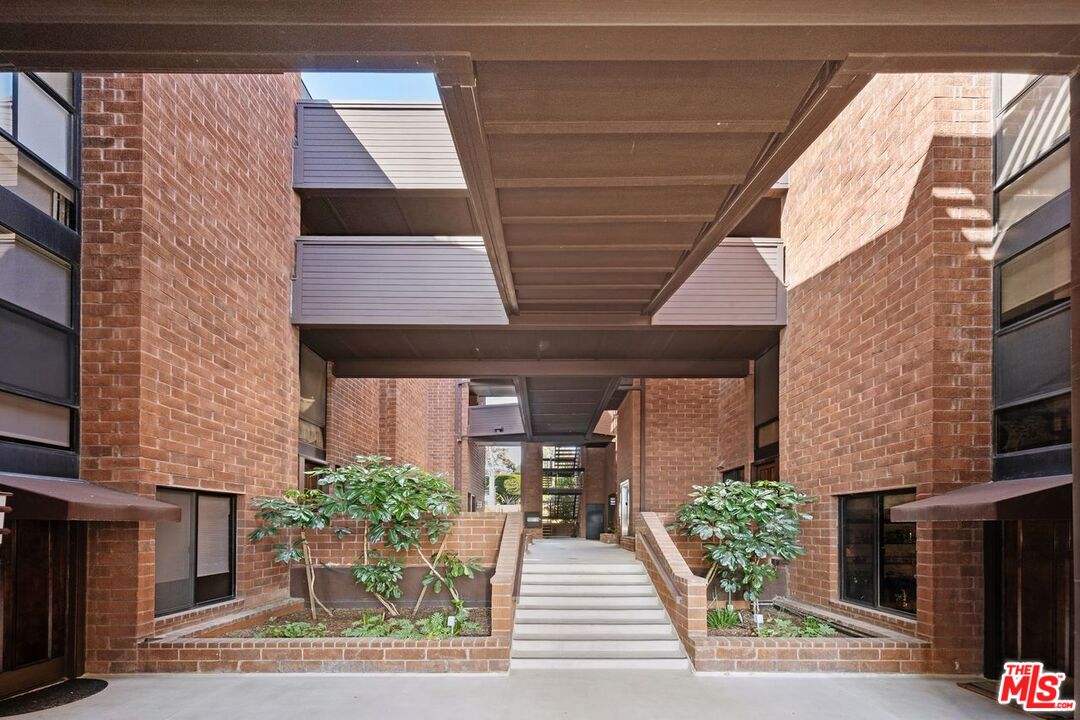 1033 Carol Dr Unit: 101