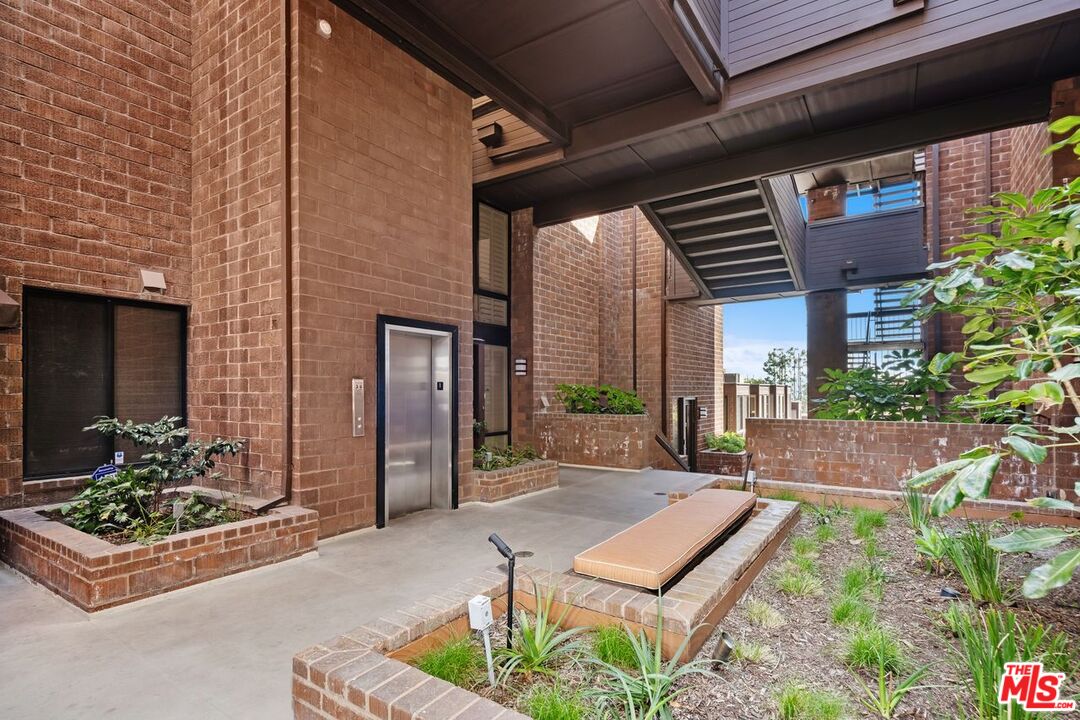 1033 Carol Dr Unit: 101