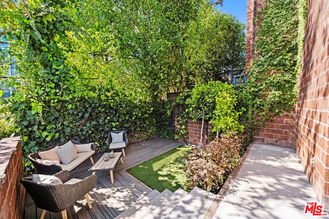 1033 Carol Dr Unit: 101