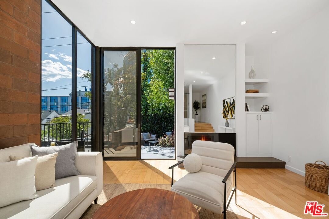 1033 Carol Dr Unit: 101