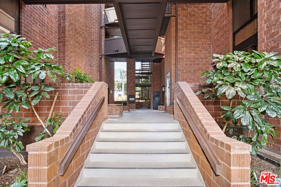 1033 Carol Dr Unit: 101