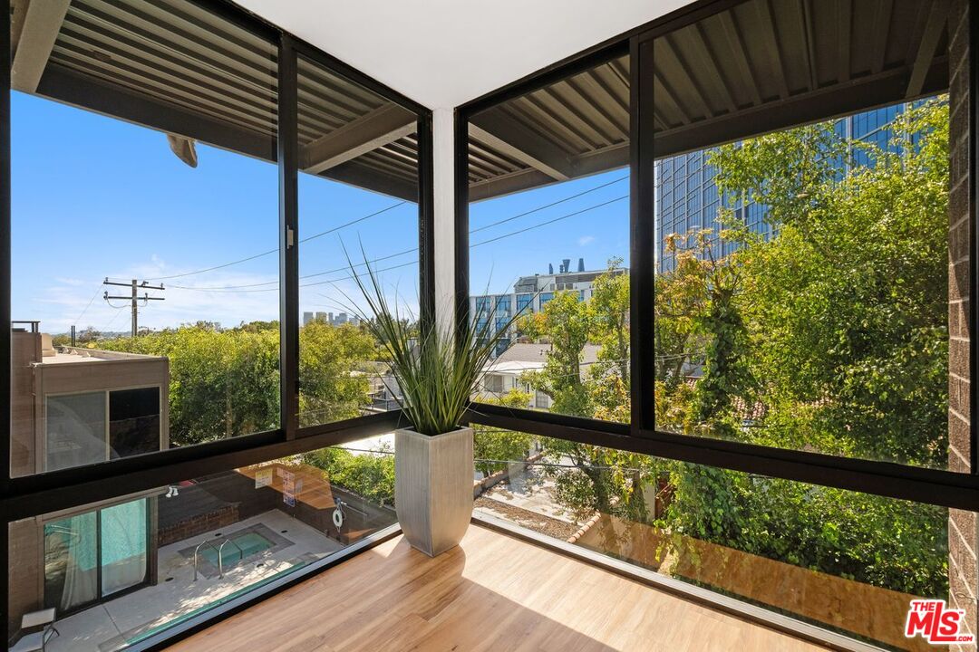 1033 Carol Dr Unit: 101