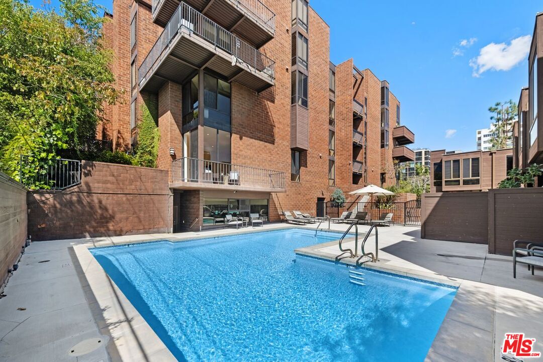 1033 Carol Dr Unit: 101