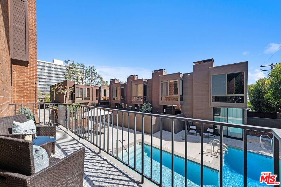 1033 Carol Dr Unit: 101