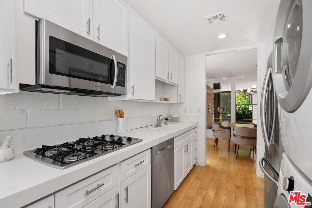 1033 Carol Dr Unit: 101