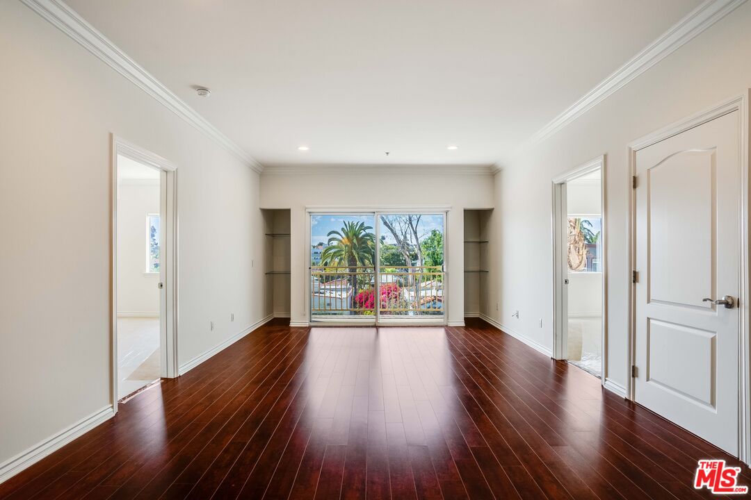 3328 Oakhurst Ave Unit: 205