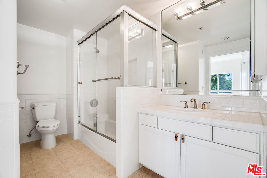 3328 Oakhurst Ave Unit: 205