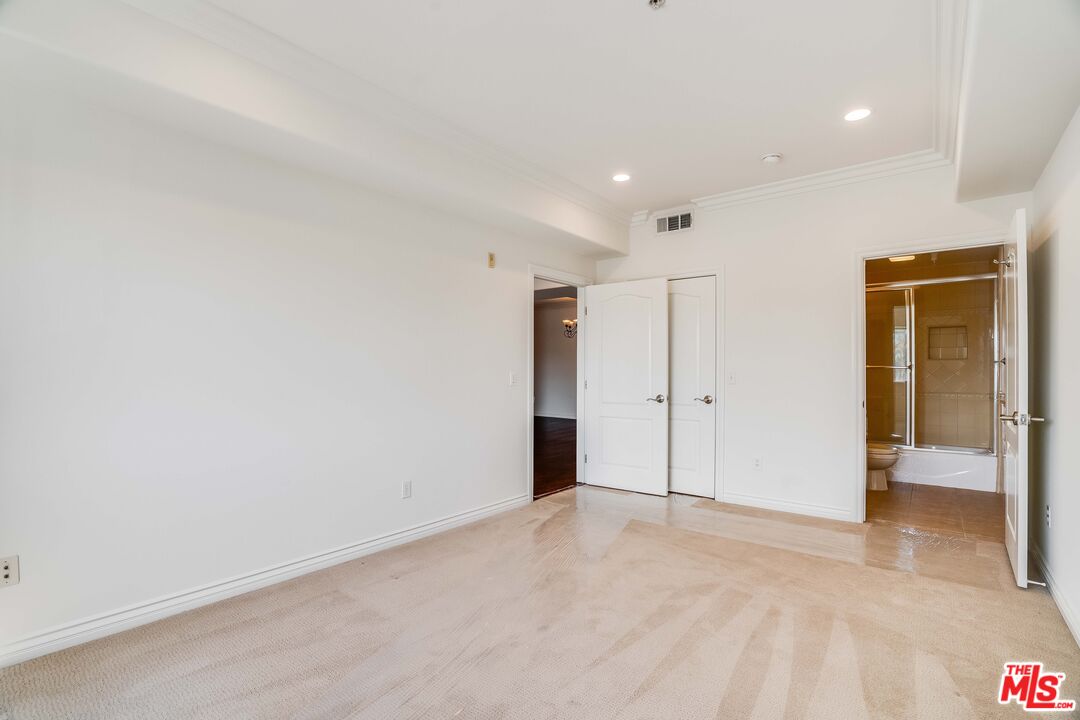 3328 Oakhurst Ave Unit: 206