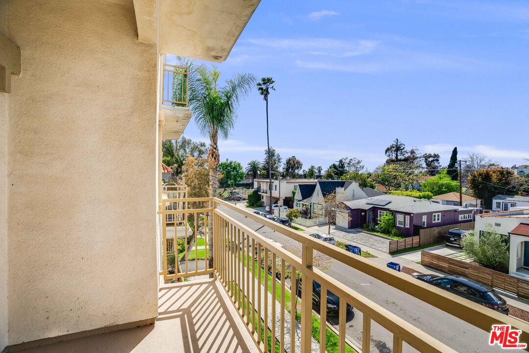 3328 Oakhurst Ave Unit: 206