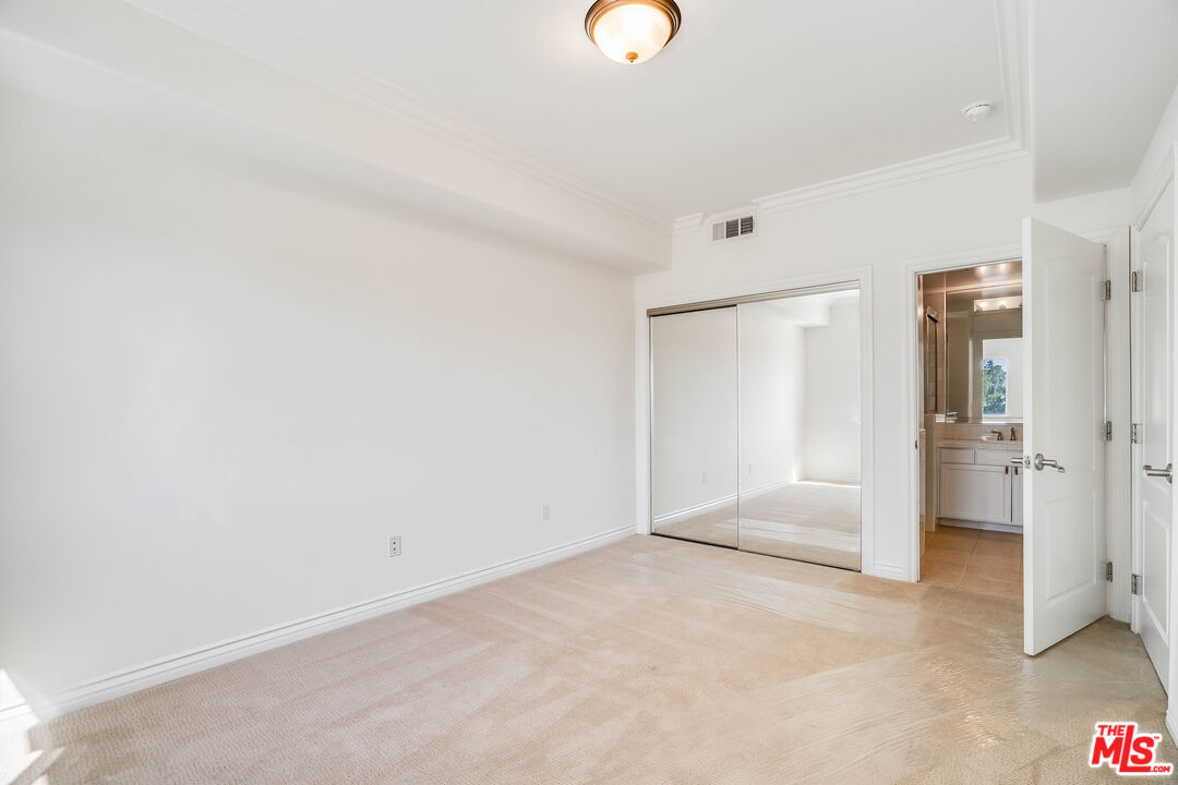 3328 Oakhurst Ave Unit: 206