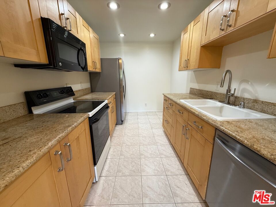 4608 Park Granada Unit: 7