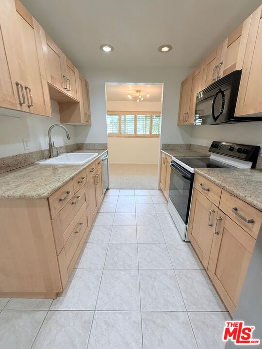 4608 Park Granada Unit: 7