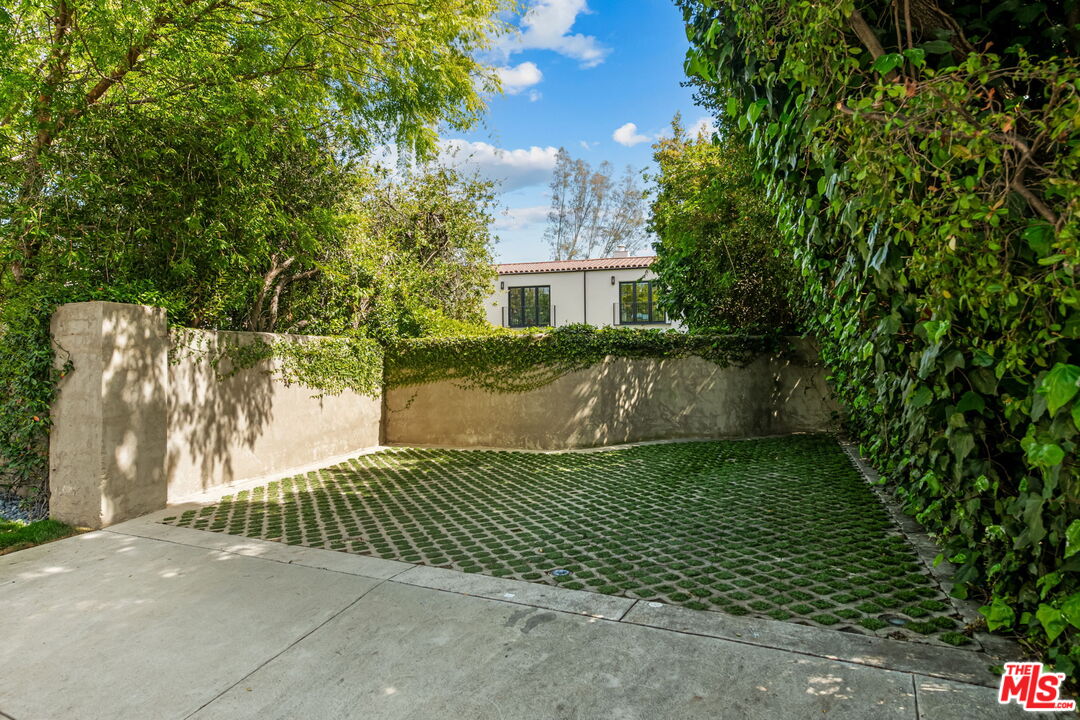 10472 Revuelta Way