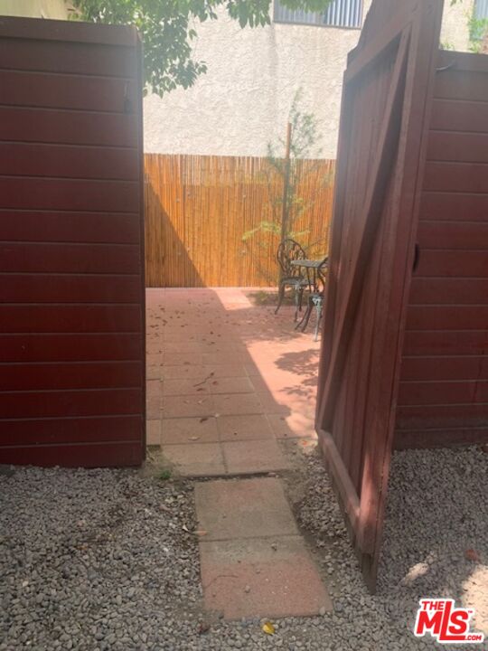 412 W WINDSOR RD Unit: Unit A