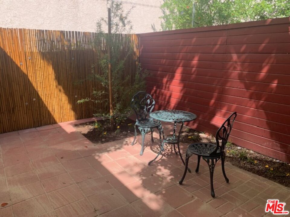 412 W WINDSOR RD Unit: Unit A