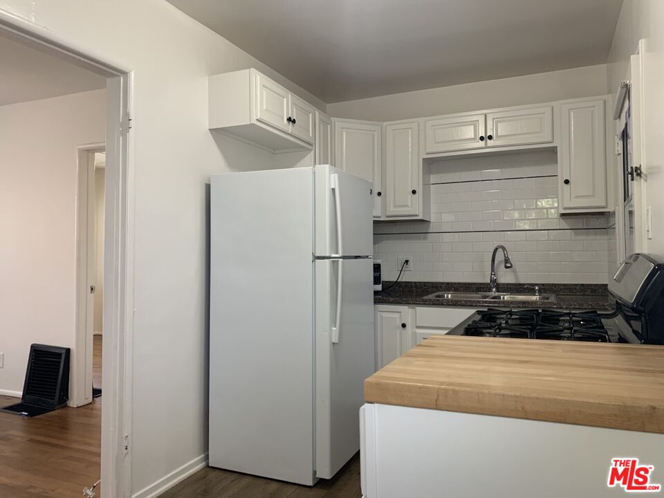 412 W WINDSOR RD Unit: Unit A