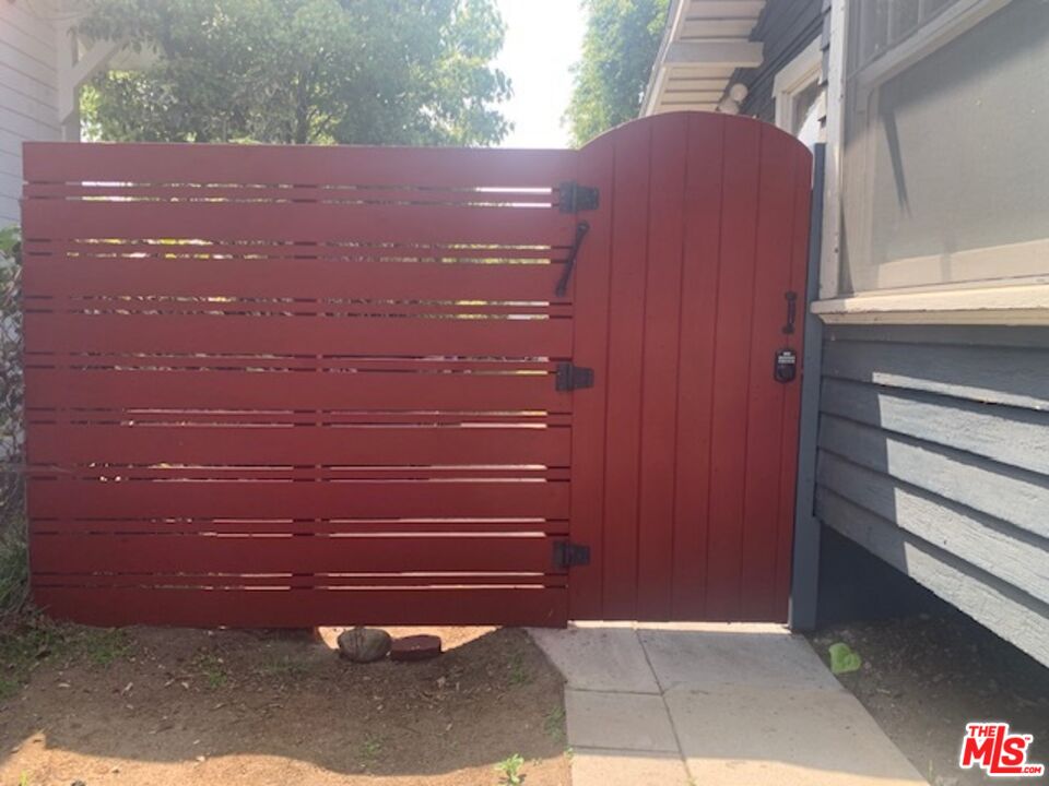 412 W WINDSOR RD Unit: Unit A