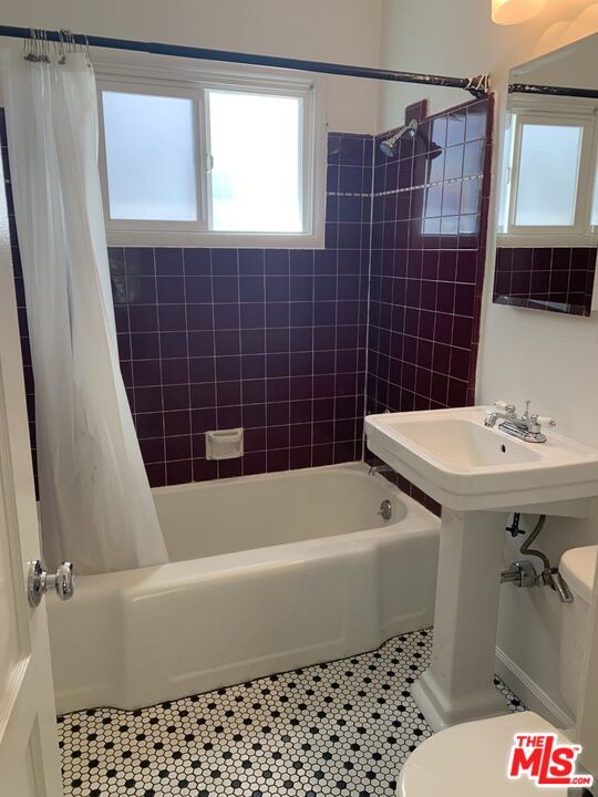 412 W WINDSOR RD Unit: Unit A