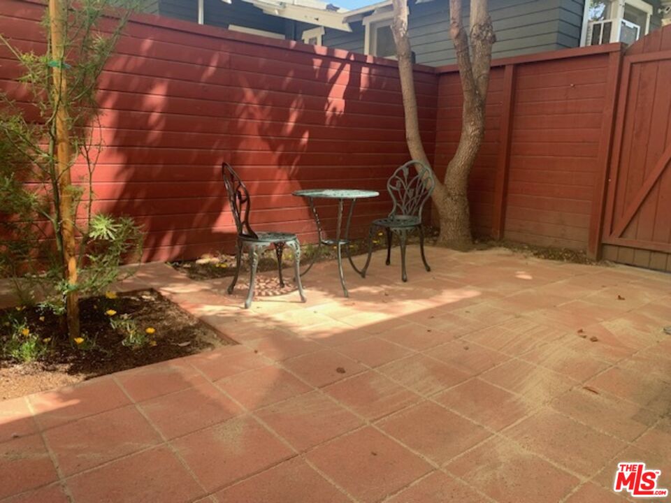 412 W WINDSOR RD Unit: Unit A