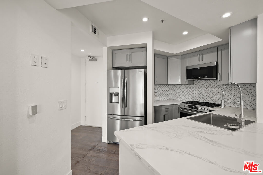 255 Main St Unit: 204