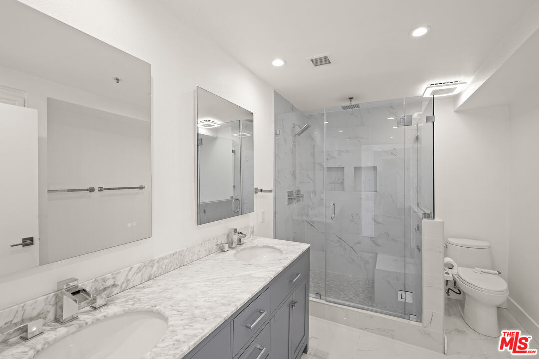 255 Main St Unit: 204