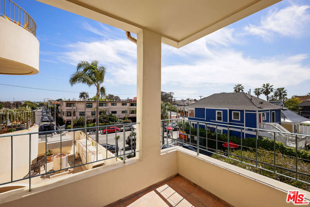 255 Main St Unit: 204