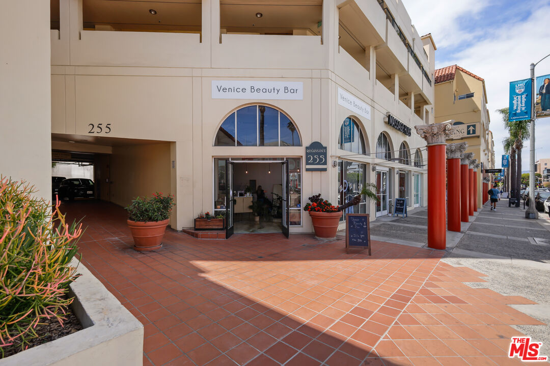 255 Main St Unit: 204