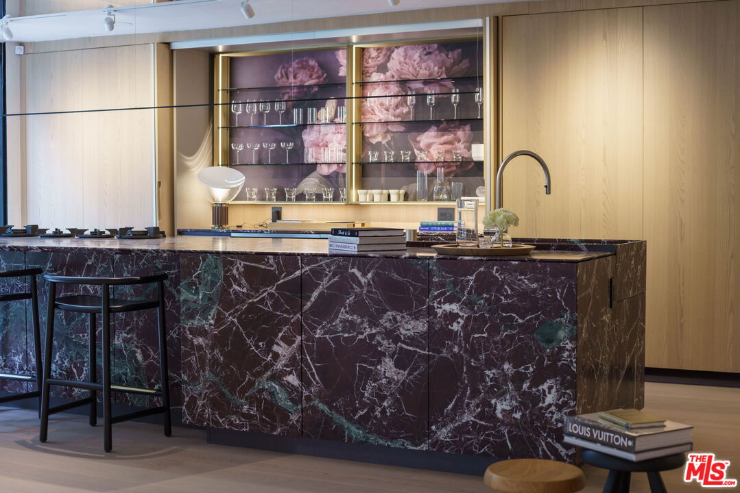 2167 Mandeville Canyon Rd