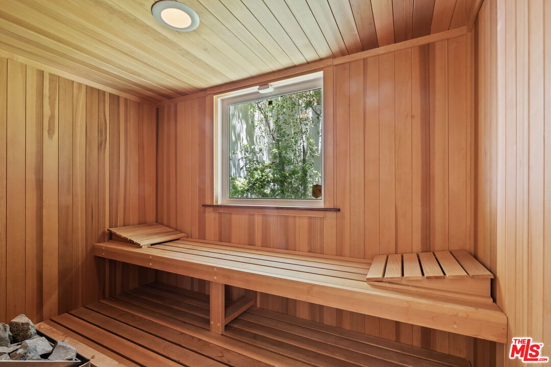 9451 Hidden Valley Pl