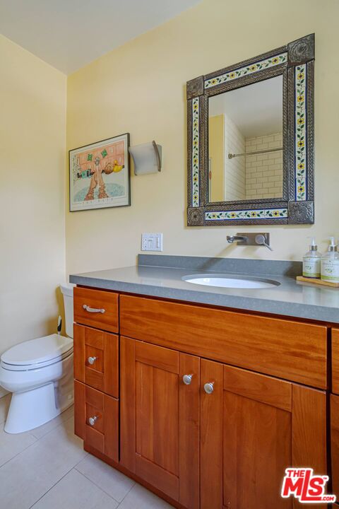 3645 S Barrington Ave