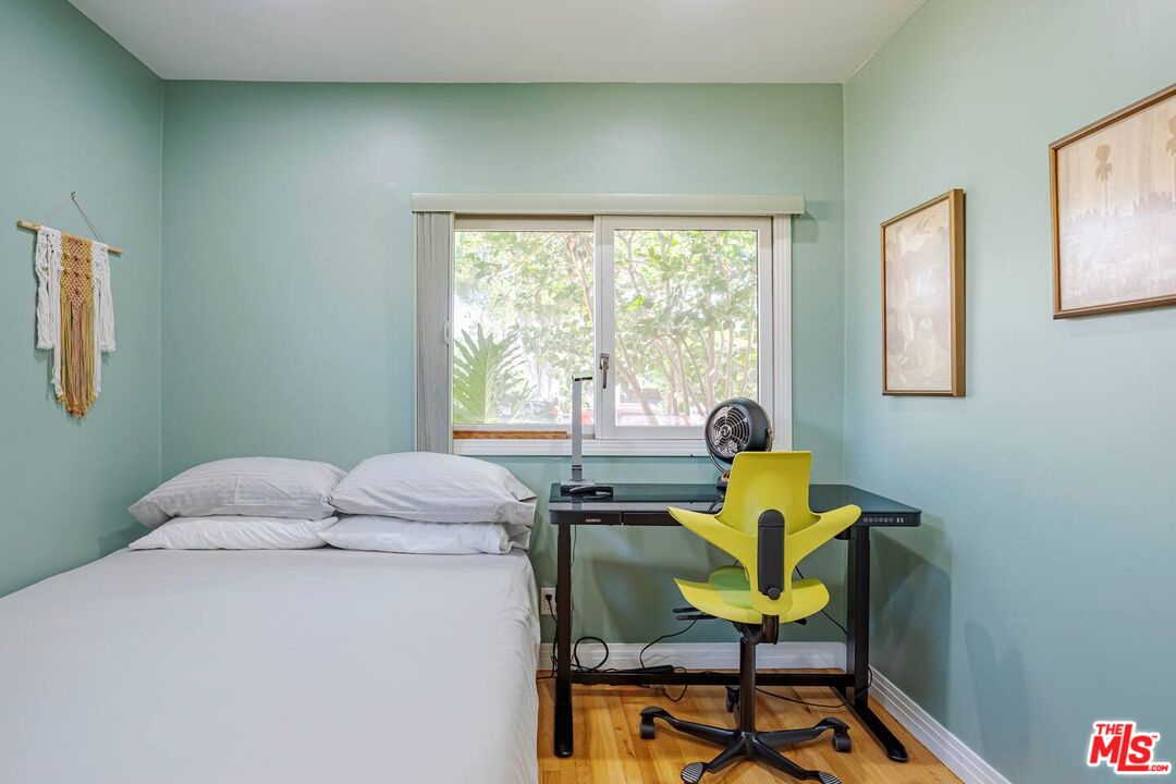 3645 S Barrington Ave