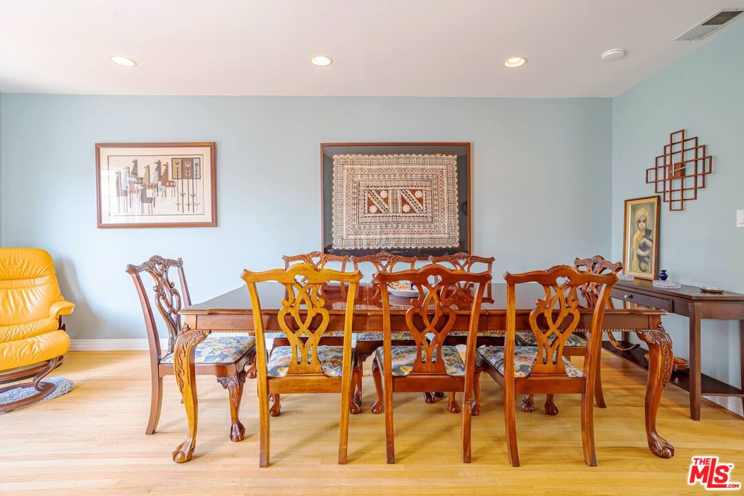 3645 S Barrington Ave