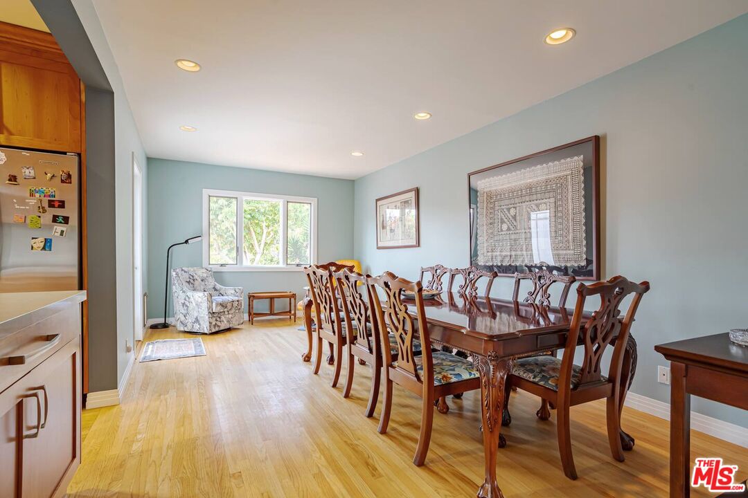 3645 S Barrington Ave